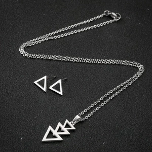 Parure de bijoux minimaliste en acier inoxydable argenté avec triangles géométriques
