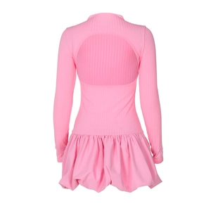 Robe rose à manches longues avec haut en maille côtelée et découpe ronde au dos
