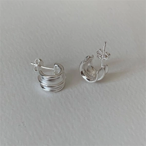 Minimalist 925 sterling silver triple-layer curved stud earrings with butterfly backs