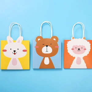 Trois sacs cadeaux en papier avec animaux mignons en bleu jaune et orange avec poignées