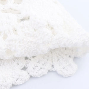 Weißer floraler Häkelstrick-Weste mit V-Ausschnitt Strickjacke für einen süßen Sommerlook