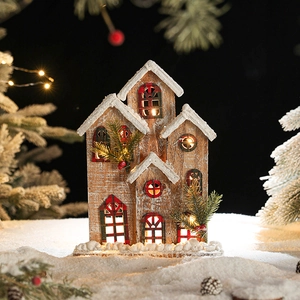 Maison de Noël lumineuse en bois avec revêtement de neige et lumières LED chaudes