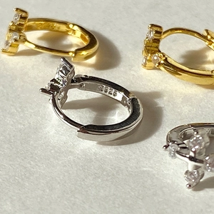 Minimalistische S925 Silber Kreuz Ohrringe mit Zirkon in Gold und Silber für Damen