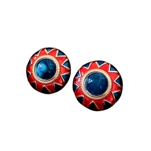 Vintage round resin earrings in red and blue with gold pleat details for women