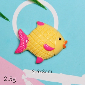 Detail view of a yellow and pink fish resin accessory measuring 2.6x3cm for DIY crafts