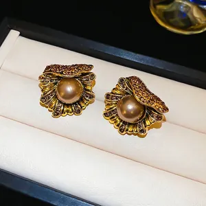 Boucles d'oreilles coquillages vintage avec perles brunes et cristaux en or antique
