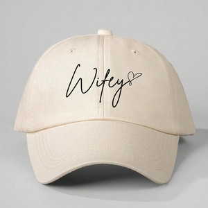 Casquette de baseball en coton beige avec broderie Wifey noire et motif de cœur