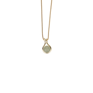 Collier élégant en or avec pendentif goutte d'eau et pierre précieuse verte