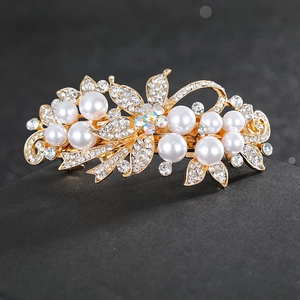 Pince à cheveux fleur dorée élégante avec perles blanches et strass étincelants