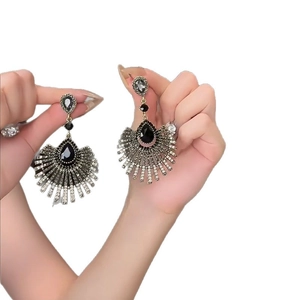 Vintage long tassel flower drop earrings with fan-shaped alloy and black teardrop gemstones