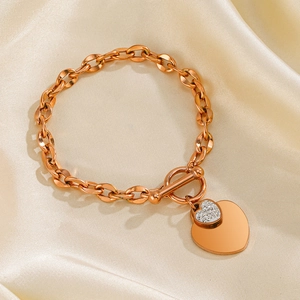 Bracelet en acier inoxydable or rose avec pendentif cœur serti de cristaux