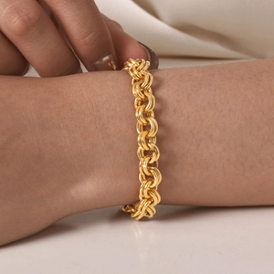 Bracciale a catena intrecciata dorata da donna con doppi anelli lucidi e stile minimalista