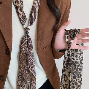 Vintage Schal-Halskette mit Leoparden- und Schlangenmuster sowie braunen Harzperlen