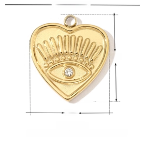 Détail du pendentif œil en cœur montrant les dimensions de 16 mm de hauteur et 14 mm