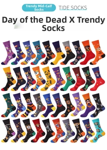 Detailliertes Raster mit 40 bunten Socken im Day of the Dead Design mit Totenköpfen