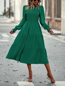 Robe midi verte à manches longues avec taille élastique plissée et jupe à volants