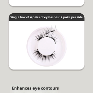 Detailaufnahme der vierteiligen magnetischen Wimpern in einer weißen runden Schale