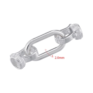 Detailed view of silver heart clasp with 2.0mm thickness and polished metal finish