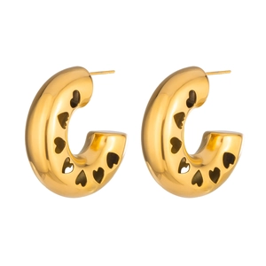 Retro hollow heart C-shape hoop earrings in 18K gold plated stainless steel for women