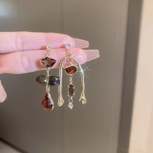 Orecchini geometrici asimmetrici a goccia con cristalli vintage e perni in argento