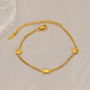Pulsera de corazón de acero inoxidable chapado en oro de 18K con cierre de mosquetón