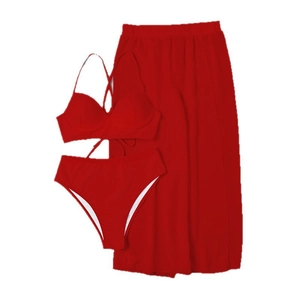 Maillot de bain 3 pièces rouge vif avec haut licou, culotte haute et jupe de plage assortie
