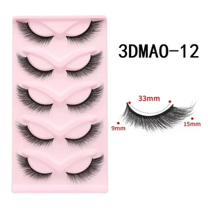 Detail view of fox-eye false eyelashes with 33mm black band and 15mm wing length