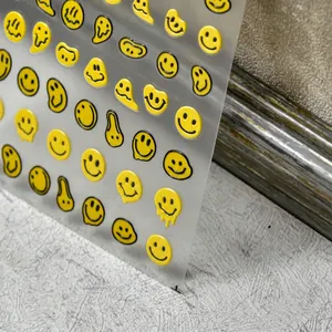 3D geprägte schmelzende Smiley-Nagelaufkleber mit gelben Reliefstrukturen für Nailart