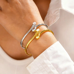 Bracciale Rigido Aperto Goccia Minimalista Rame Placcato Oro 18K Intarsio Pietra Bianca Gioielli Eleganti Da Donna