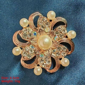 Macro shot of camellia brooch with gold plating, pearls, and rhinestones, size 4.5cm 15g