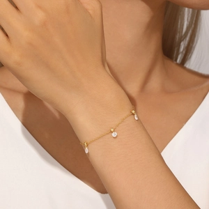 Detailed view of an adjustable S925 silver gold bracelet with white crystal drops