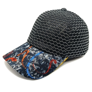 Summer sun protection mesh baseball cap for women with wave texture and graffiti brim