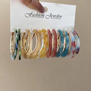 Set of seven C-shaped leopard print acetate earrings with golden metal clasps for women