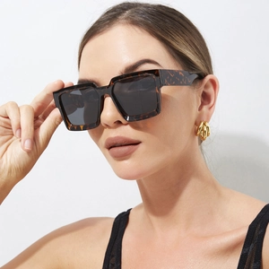 Occhiali da sole quadrati oversize classici da donna con montatura tartarugata