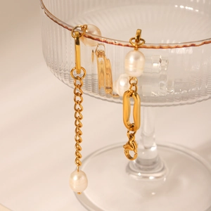 Asymmetric 18K gold plated paperclip chain bracelet with elegant freshwater pearls
