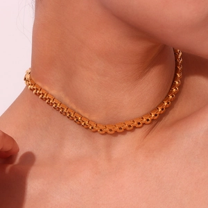 Close-up of 6mm golden stainless steel watchband style choker necklace on model's neck