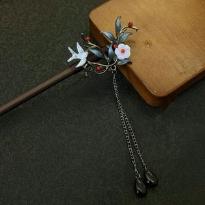 Bacchetta per capelli cinese tradizionale in legno con uccello bianco e nappa