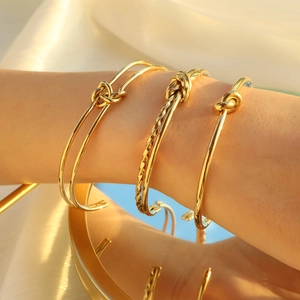 Set bracciali rigidi aperti a forma di C con nodo a vite oro vintage in stile minimalista