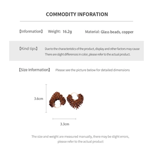 Dimensions et matériaux détaillés pour boucles d'oreilles cœur en perles de verre et cuivre