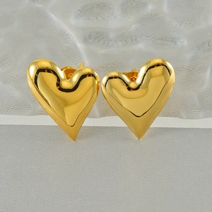Minimalist 18k gold plated heart earrings in high-polished stainless steel