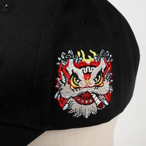 Hip-Hop Baseballkappe mit hochwertiger chinesischer Löwentanz-3D-Stickerei Detail