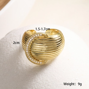Detail of 18K gold geometric buckle ring with white zircons and size annotations