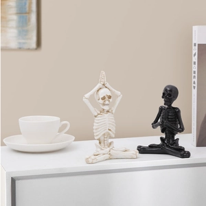 Sculptures de squelettes de yoga en résine noir et blanc pour décor d'Halloween