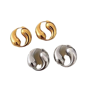 Polished chunky water drop hoop earrings in metallic gold and silver finish