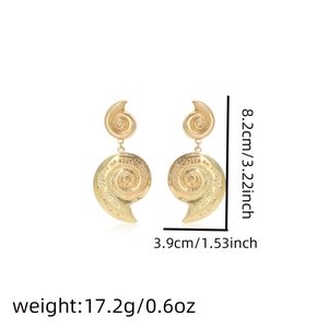 Detailed size chart for gold conch drop earrings showing height and weight specifications
