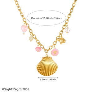 Detailansicht der Meeres-Goldkette mit Muschel-Anhänger und Maßangaben in Zentimetern