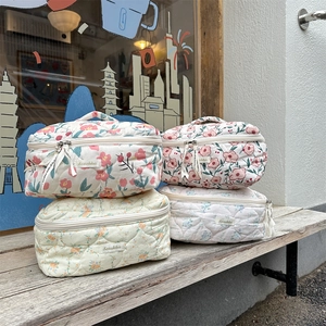 Trousse de toilette matelassée à fleurs, pochette de voyage portable grand rangement.
