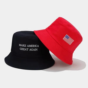 Détails du chapeau bob en coton avec broderie MAGA et écusson du drapeau américain