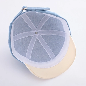 Cappellino da baseball bicolore azzurro e beige per bambini con struttura a sei pannelli e cinturino