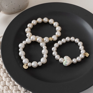 Set de 3 pulseras coleteros de perlas con colgantes dorados de Lover y Cute letras